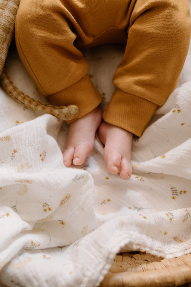 Fotografía de recién nacido y familia en casa · Adra, Almería